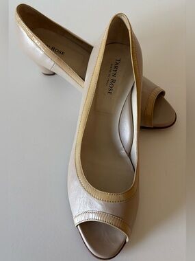 Taryn Rose Beige Peep-Toe Leather Pumps. Sz EU 38.5/US 8